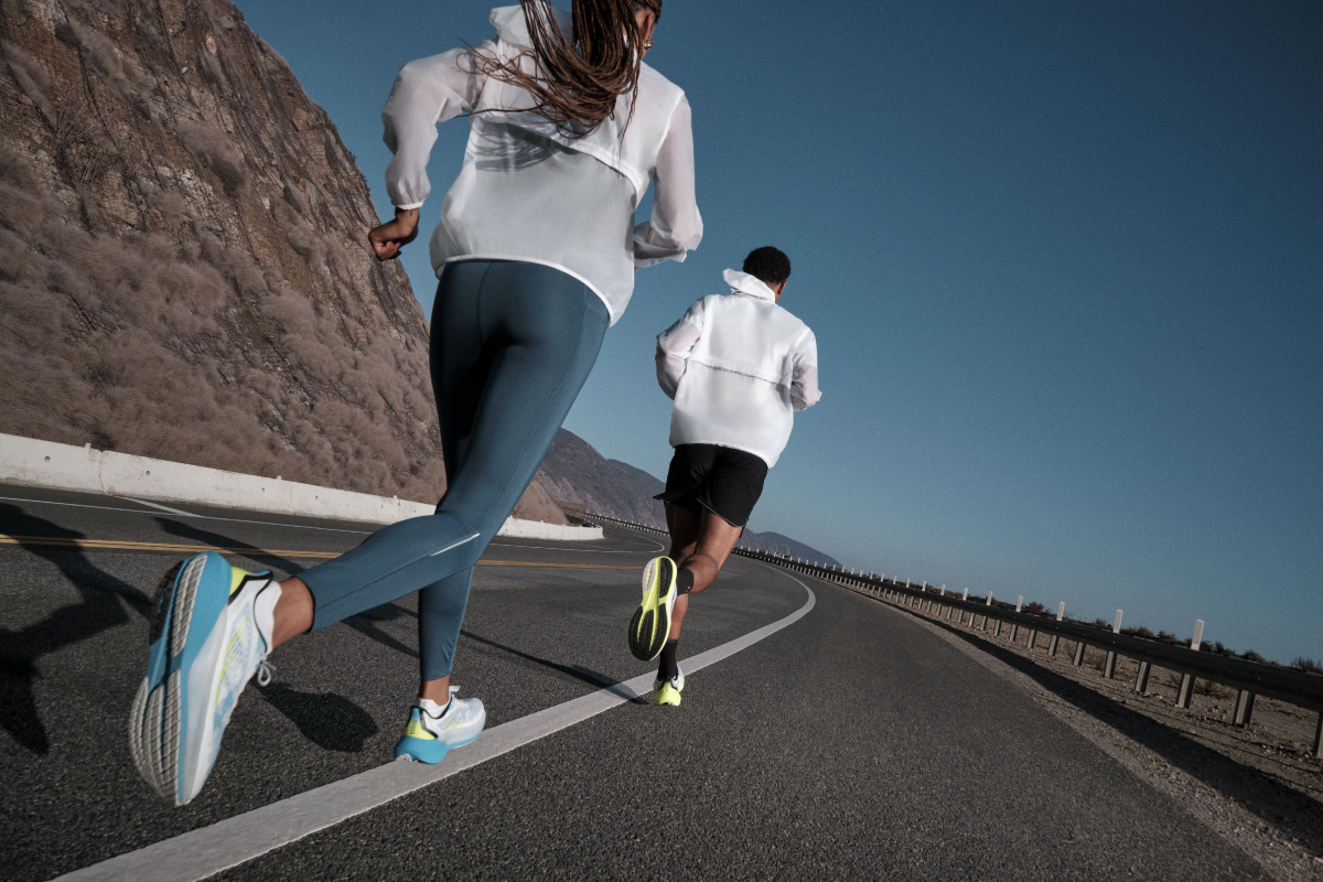 Alearga mai departe cu UA Velociti Distance